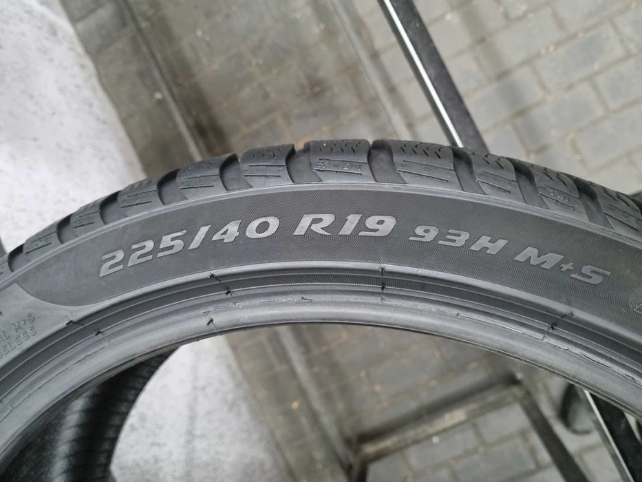 225/40/19 93H Pirelli Winter Sotto Zero 3 MO Dot.3921R