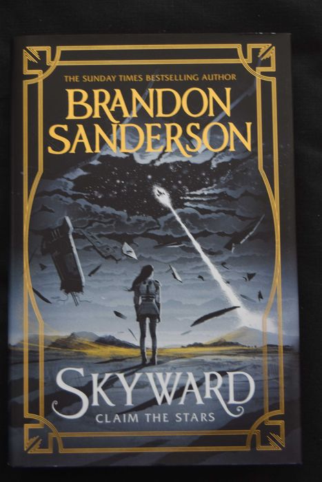 Livro Skyward de Brandon Sanderson (Capa Dura / ENG)