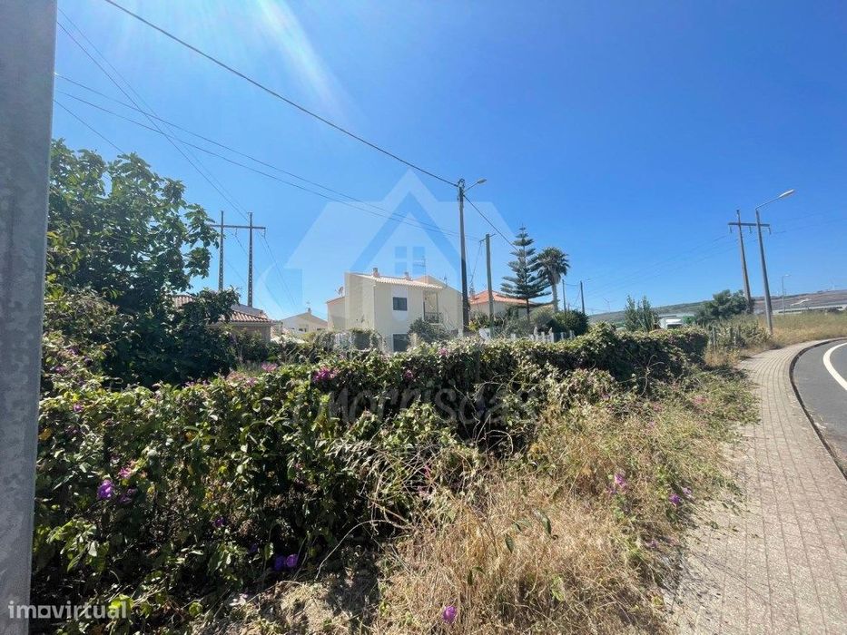 Lote de terreno de gaveto com 300 m² localizado na Granja, Vialonga — Vialonga, Lisboa