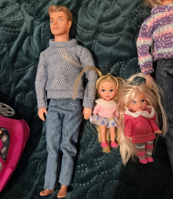 Zestaw rodzinką Barbie i cabriolet