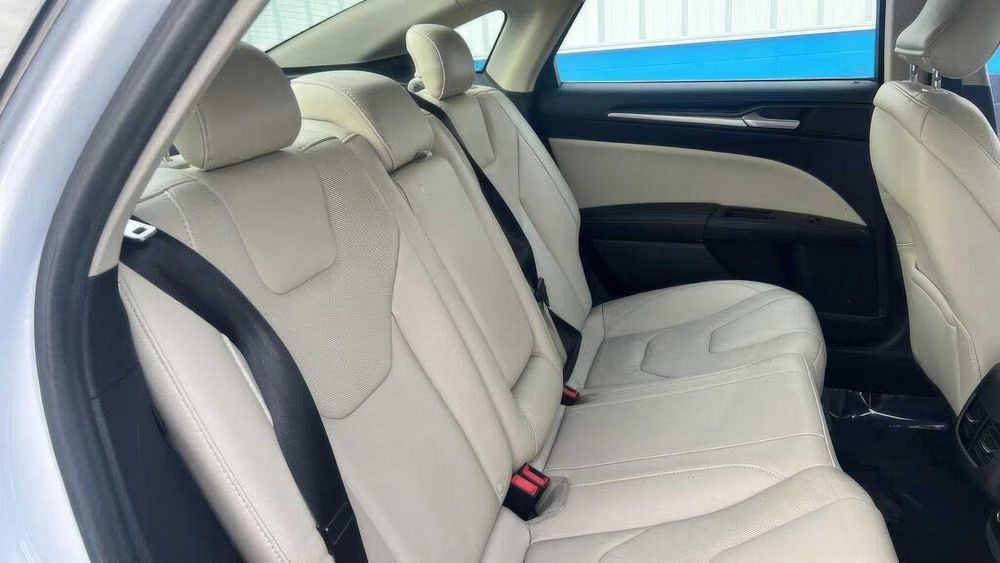 Ford Fusion Hybrid Titanium      2018