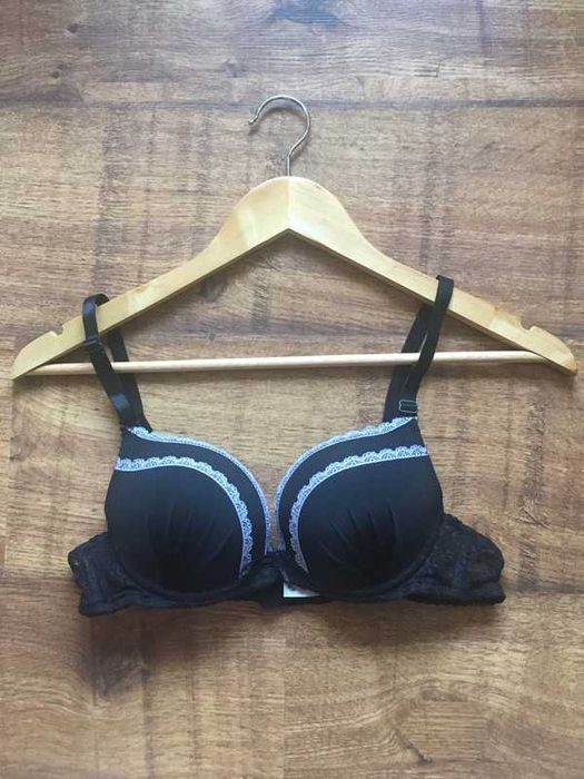 Stanik biustonosz czarny usztywniany bez push up 75B