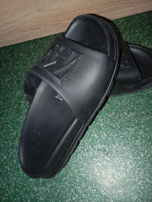 Sprzedaję klapki. H&M