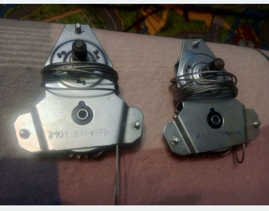 Стіклопідйомникт передній УАЗ