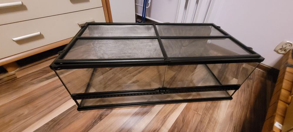 Sprzedam terrarium exo -terra 90 x 45 x 30 stan idealny tło Prudnik