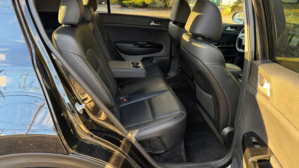 Kia Sportage EX      2018