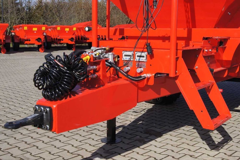 Rozsiewacz RCW piast taśmowy do wapna soli PLJR05 5 ton piaskarka
