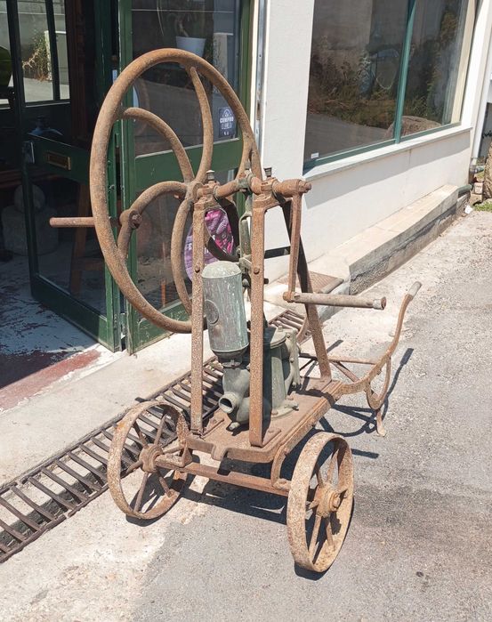 Antiga bomba de trasfega do vinho Francesa G. Pepin Fils Ainé Bordeaux