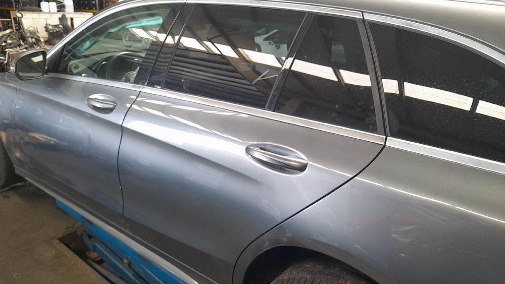 Porta trás esquerda MERCEDES-BENZ Classe C Carrinha (S205)