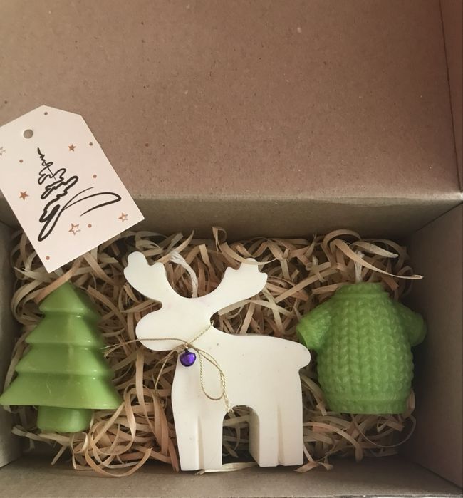 Свічки, новорічні подарунки