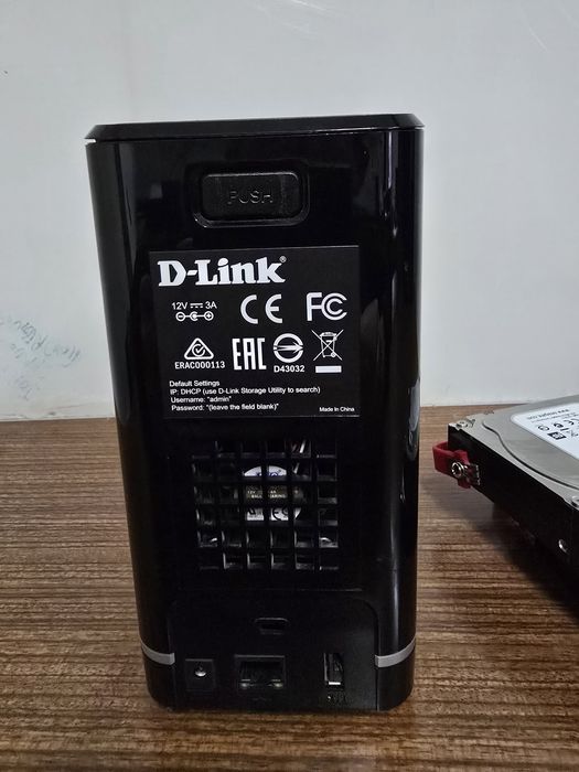 NAS D-Link + 2 discos 2000GB cada