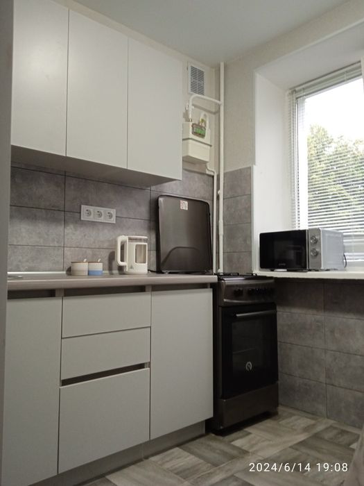 Простора ДВОКІМНАТНА квартира, проспект Миру , документи