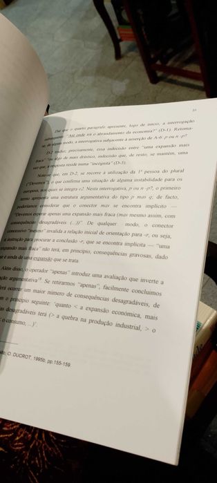 Análise de Estratégias Argumentativas na Estruturação Discursiva