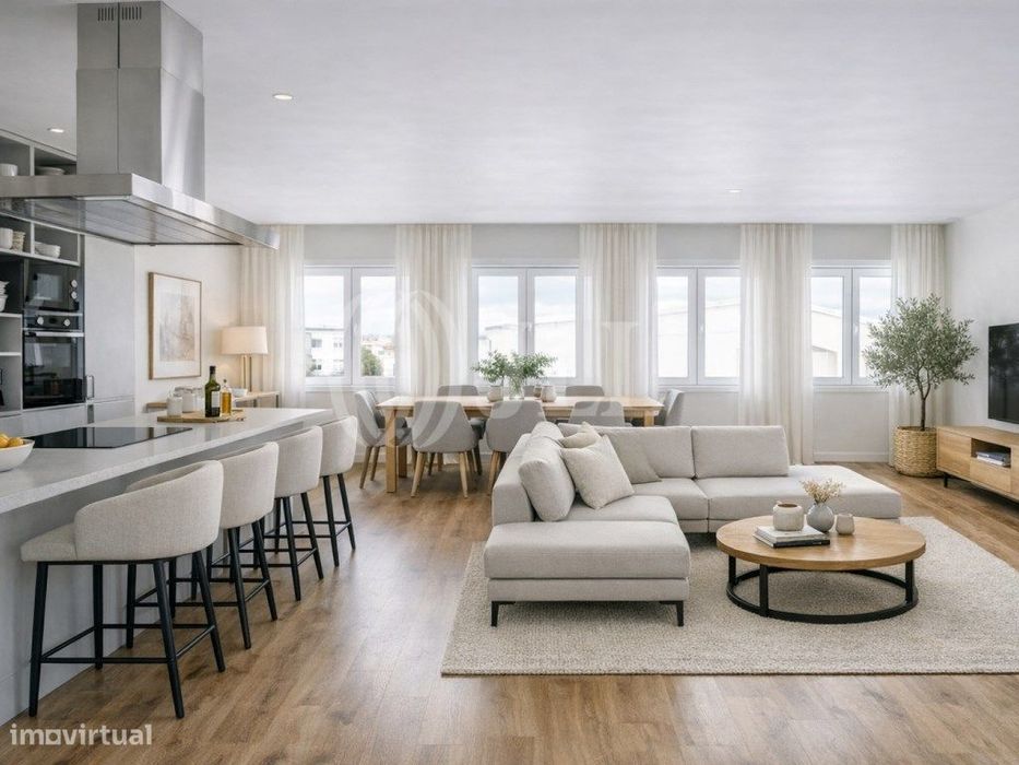 Apartamento T4 com varanda e garagem nas Antas Porto
