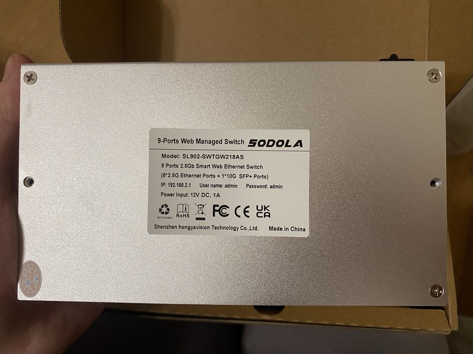 Комутатор з 9 портами