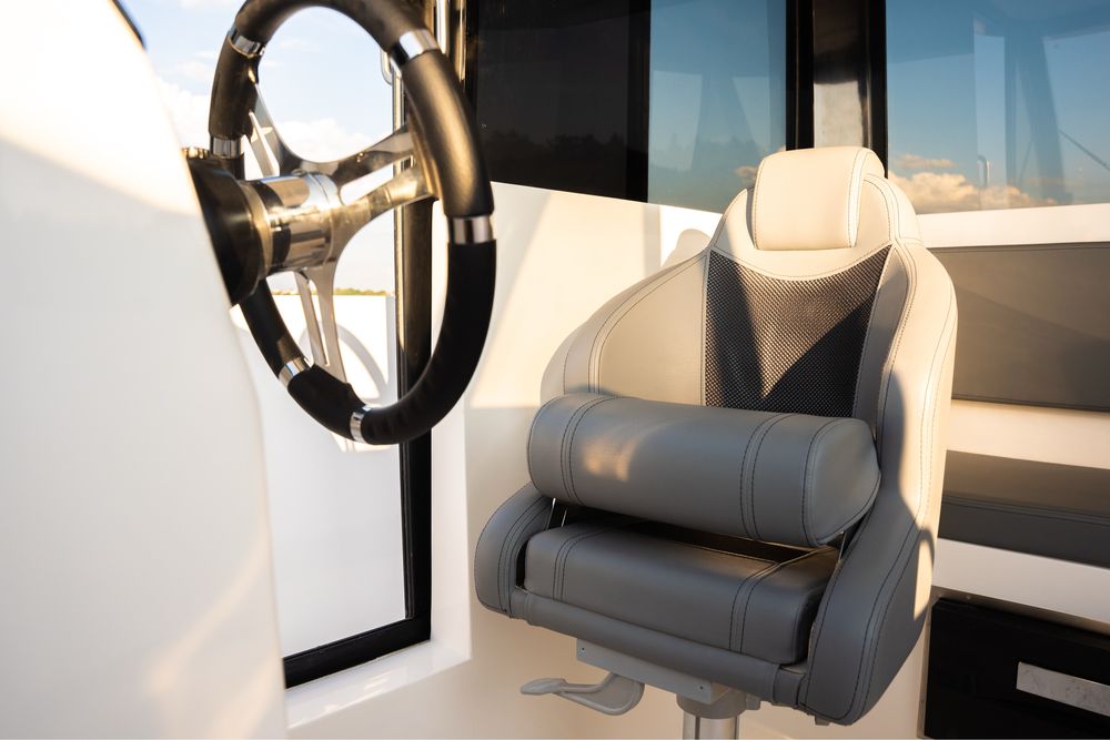 Łódź AM 722 PILOTHOUSE motorowa łódka