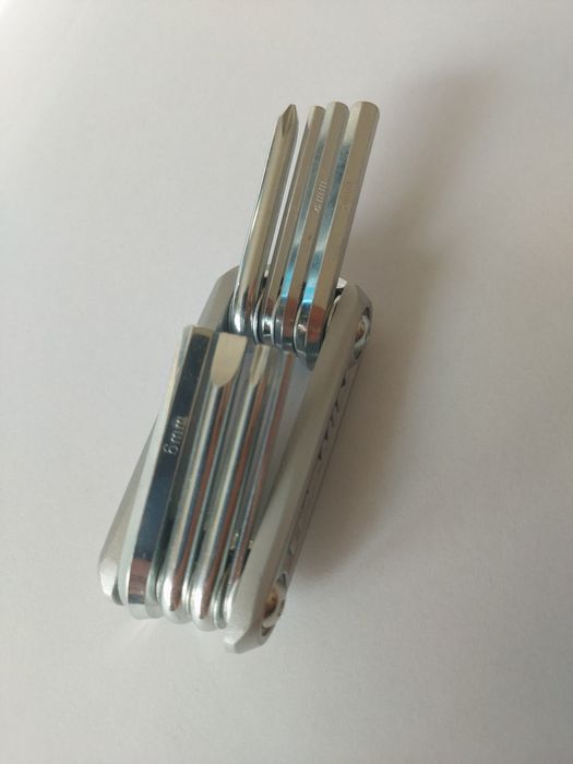 Narzędzie wielofunkcyjne 8w1 rowerowe Multitool imbusy torx śrubokręt