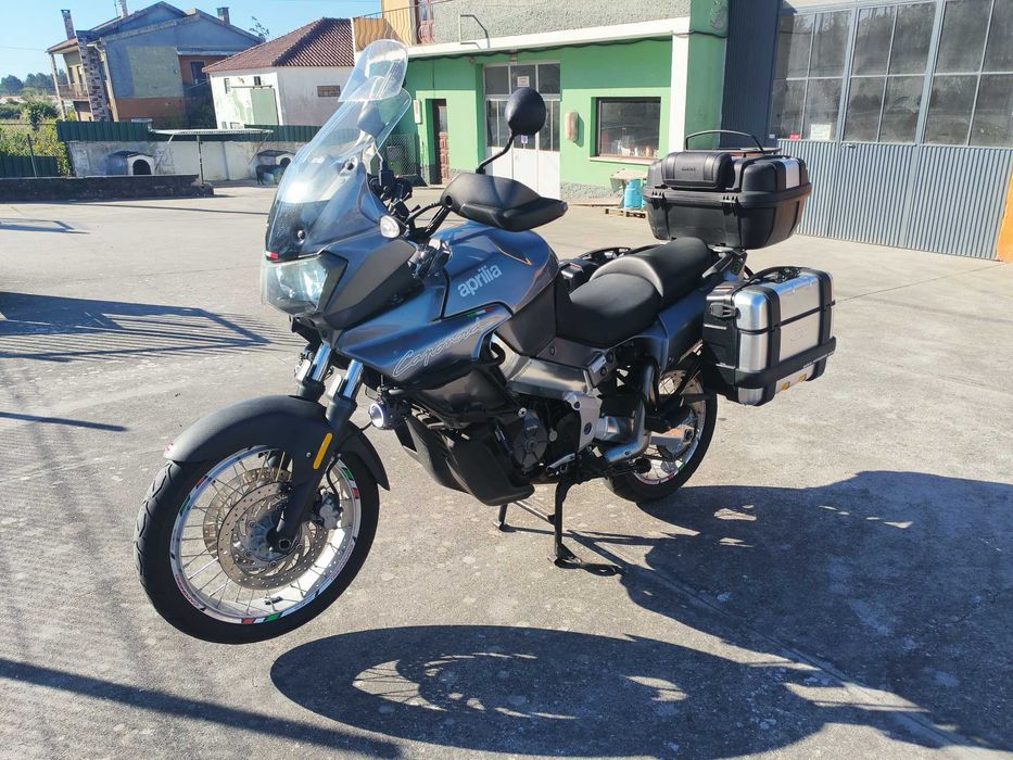 Moto Aprilia caponord
