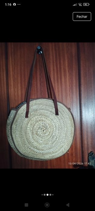 Cesta com alças em couro
