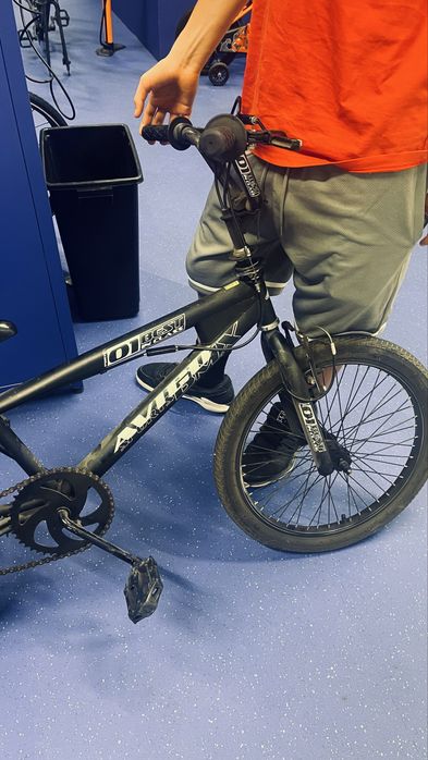 Bicicleta BMX-Avigo parada algum tempo mas em bom estado.