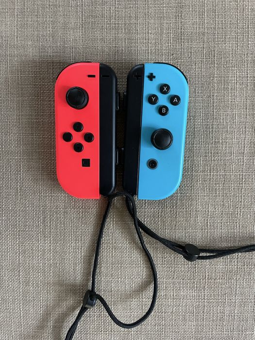 Pack Nintendo Switch + 4 Joy-Cons (2 Pares) + Comando Sem Fios PowerA Mario + Dock TV + Capa