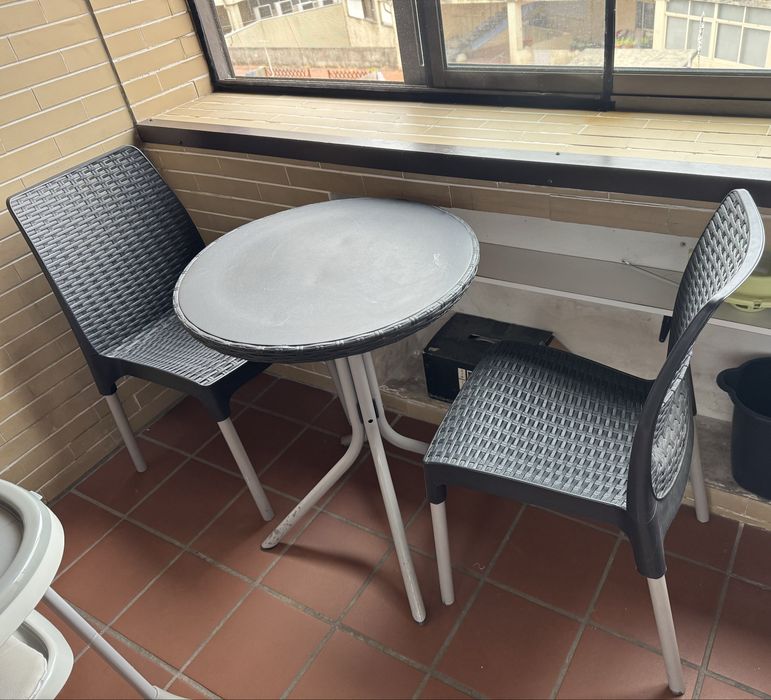 Conjunto de mesa redonda com 2 cadeiras para varanda ou jardim