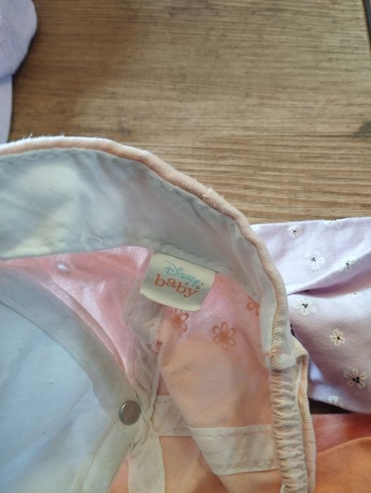 Zestaw kaszkietów i opasek dla dziewczynki 104