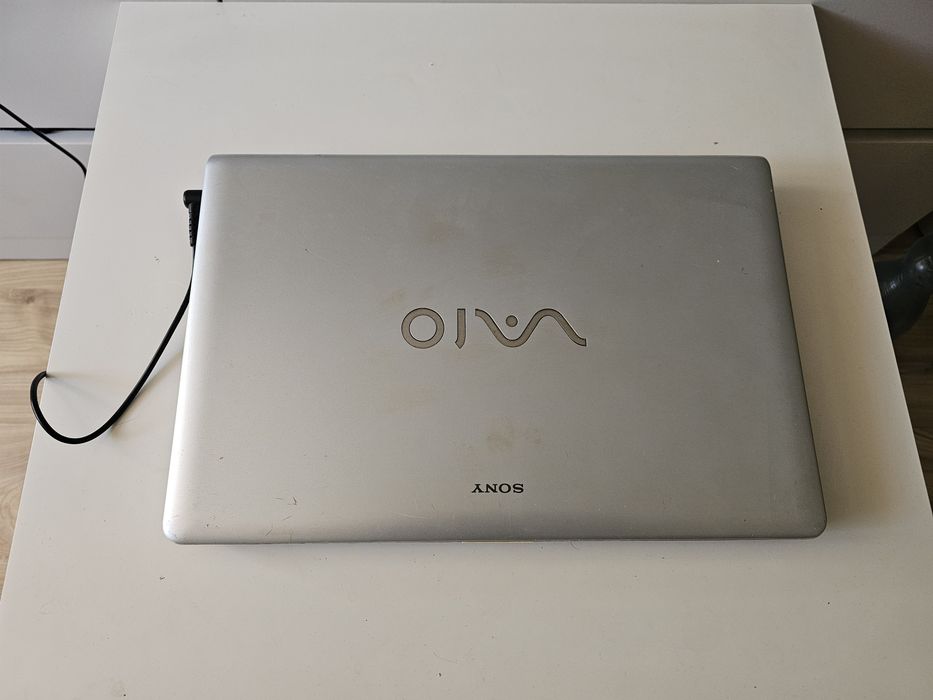 Laptop Sony VAIO VPCEB4E4E / 15.6" / Zasilacz w zestawie / Do biura, nauki