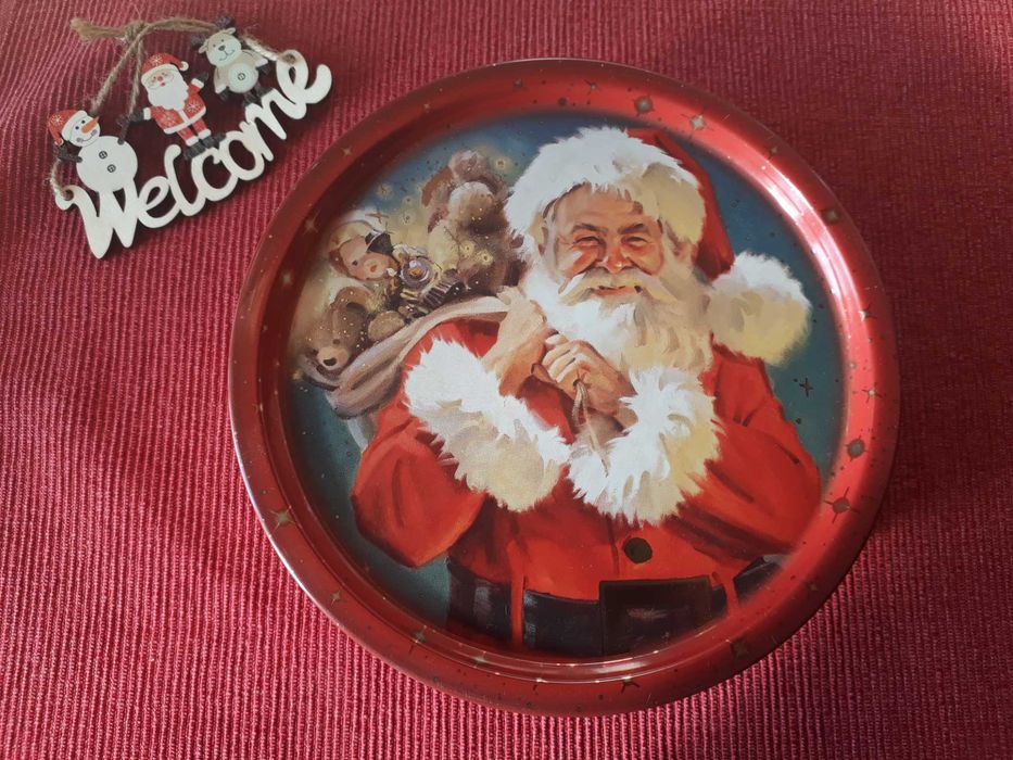 Puszka z Mikołajem. Jacobsens Bakery.