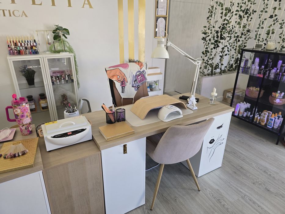 Aluguer mesa de manicure pedicure