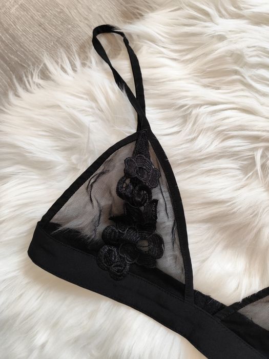 Seksowny biustonosz z trójkątna miseczką stanik z siateczka miękki