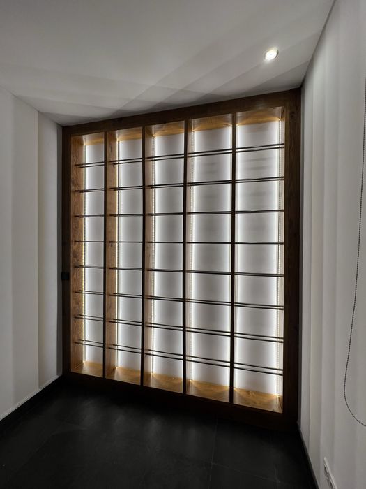 Garrafeira em Madeira com Iluminação LED Integrada