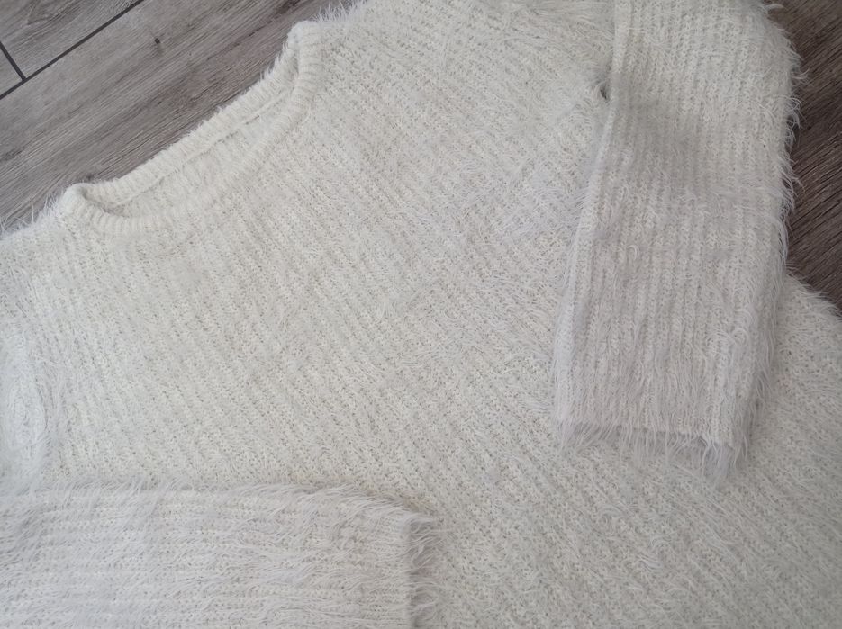 Sweter damski s młodziezowy