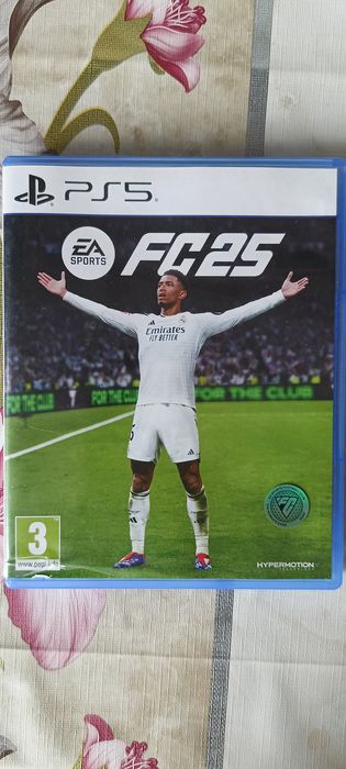 FC 25 і  UFC 5 обидва на російський мові