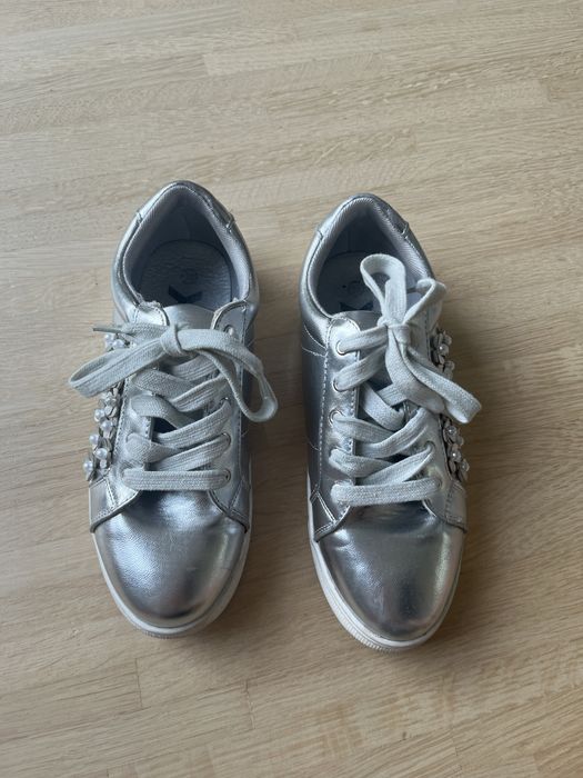 Srebrne buty sneakersy trampki dla dziewczynki 35 Xti