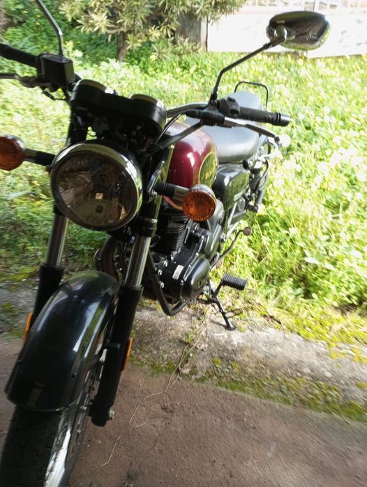 Moto Benelli quase nova
