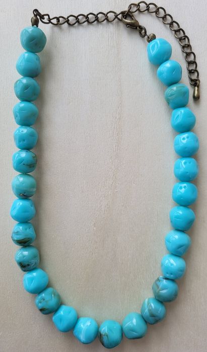 Бусы, чокеры (пластик, дерево)