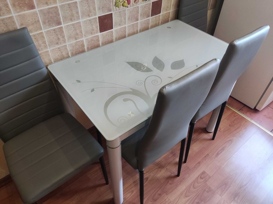 Кухонный стеклянный стол + стулья