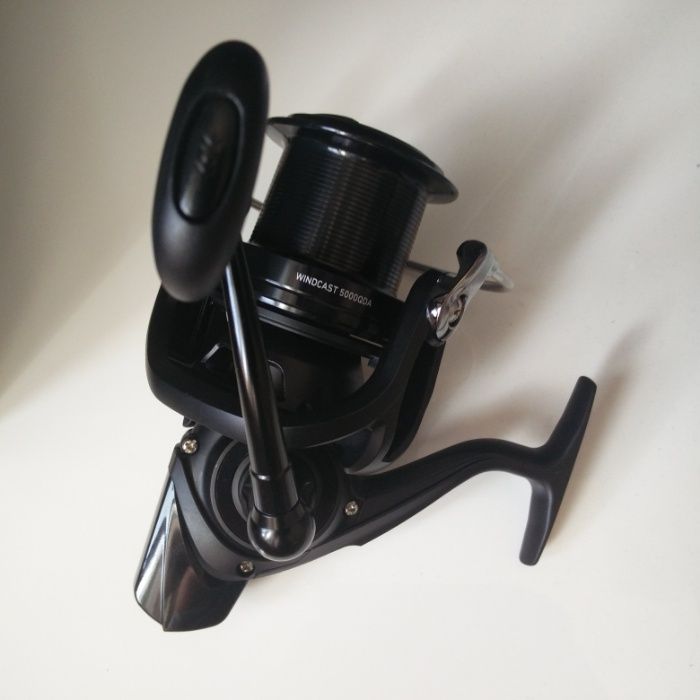 Kołowrotek Daiwa Windcast QDA 5000.