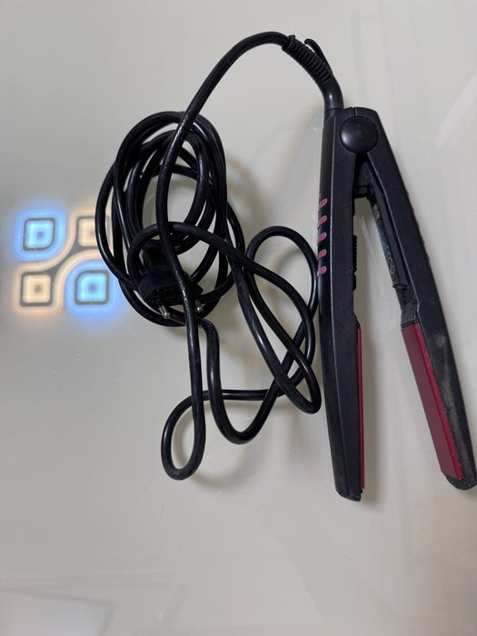 Випрямляч / праска для волосся Ga.ma