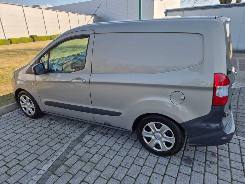 FORD Transit Courier furgon uszkodzony