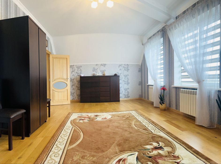 Продаж будинку з ремонтом на околиці міста