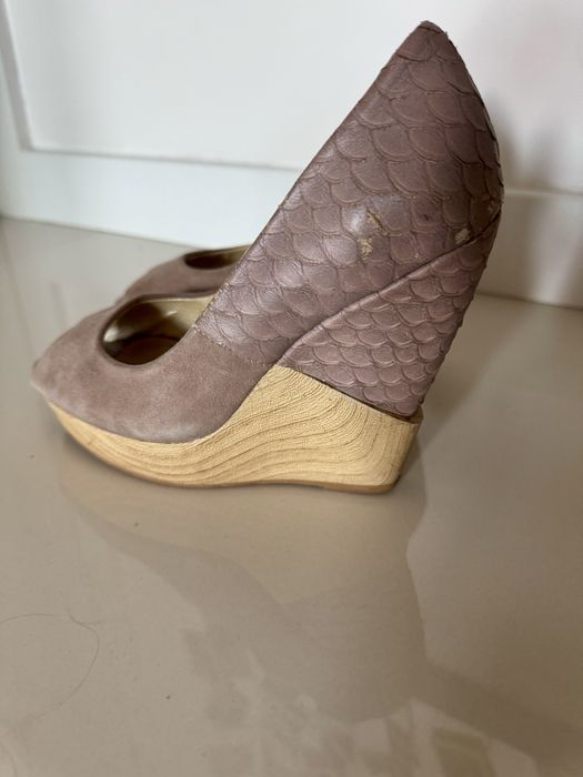 Buty na koturnie