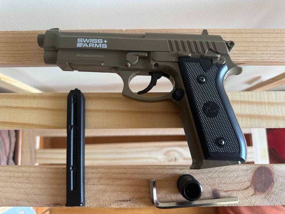 Pistola CO2 4.5mm Swiss Arms P92 + Extras