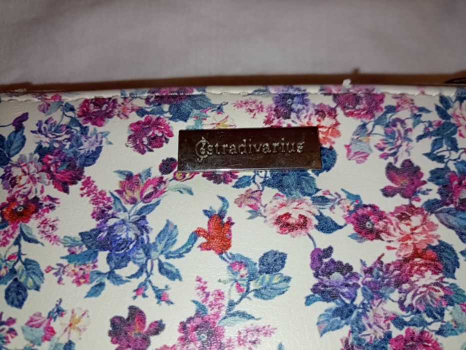 Carteira Stradivarius