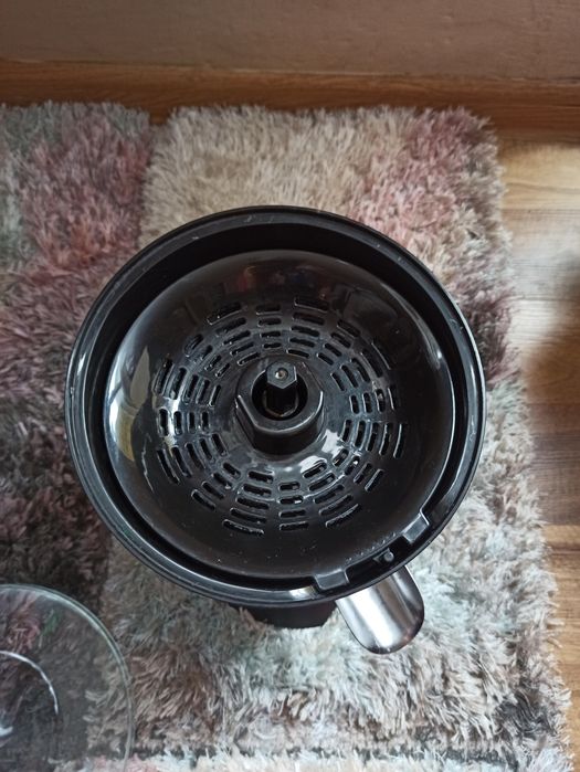 Sprzedam wyciskarkę do owoców