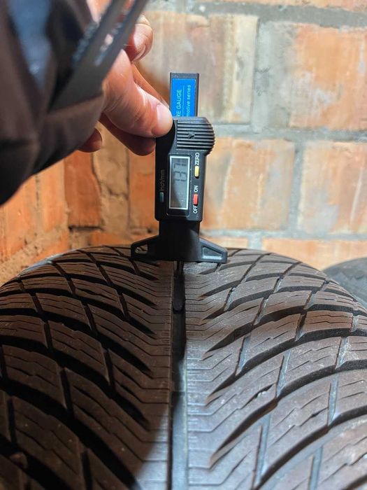 Michelin Pilot Alpin 5 245 45 R19 2023