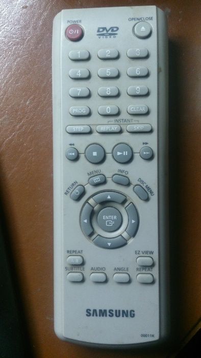 DVD-проигрыватель SAMSUNG DVD-P142A на запчасти с рабочим пультом ДУ