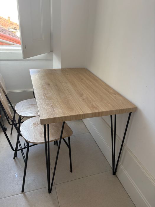 Mesa de jantar com 4 cadeiras