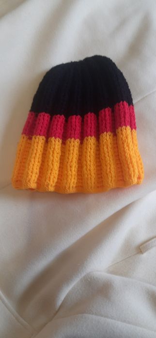 Шапочка жіноча  в гарному стані